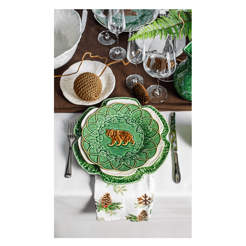 Тарелка обеденная 24 см Bordallo Pinheiro "Охота" Медведь