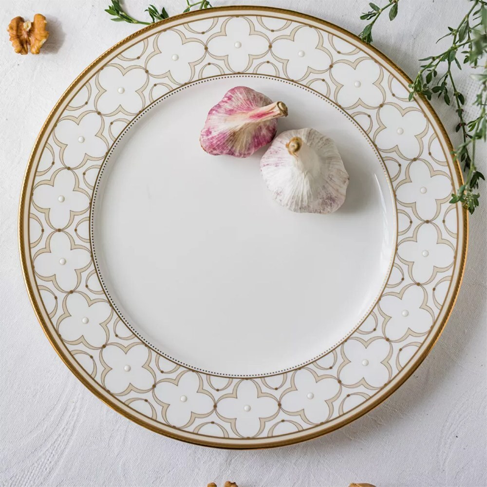 Тарелка обеденная Noritake Трефолио, золотой кант 28 см, фарфор костяной