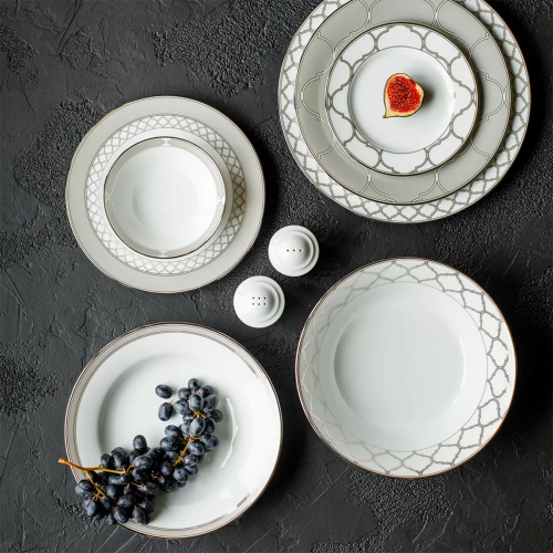 Тарелка акцентная Noritake Царский дворец, платиновый кант 23 см, фарфор