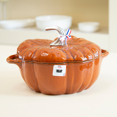 Чугунная эмалированная кастрюля с крышкой "Тыква", объем 3.31 л, диаметр 24 см, цвет: корица, кокот Staub