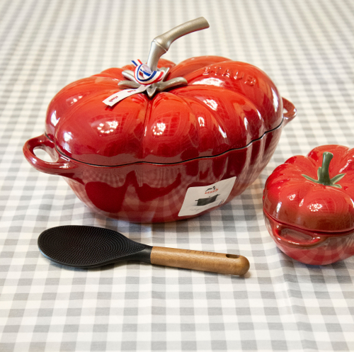 Чугунная эмалированная кастрюля с крышкой "Помидор", объем 2.9 л, диаметр 25 см, цвет: красный, кокот Staub