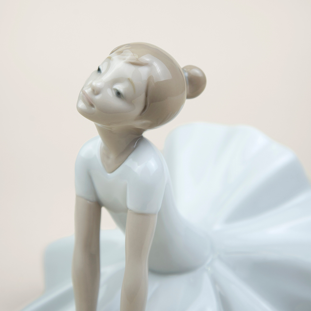 Фарфоровая статуэтка фигурка NAO В размышлении (балерина) NAO-2001612