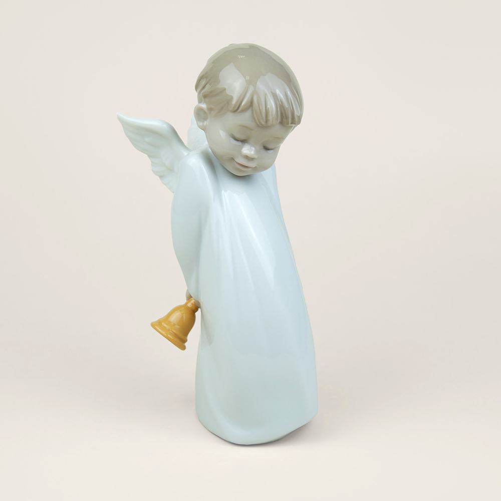 Фарфоровая статуэтка фигурка NAO Застенчивый маленький ангелочек NAO-2001889
