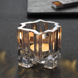 Подсвечники и декор