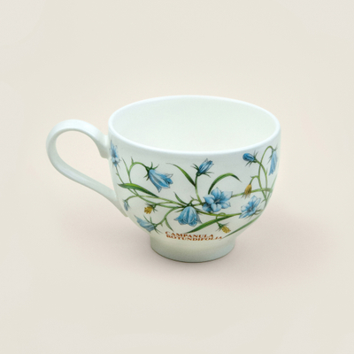 Чашка с блюдцем с рисунком цветка Колокольчик из коллекции Ботанический сад от бренда Зщкеьушкшщт