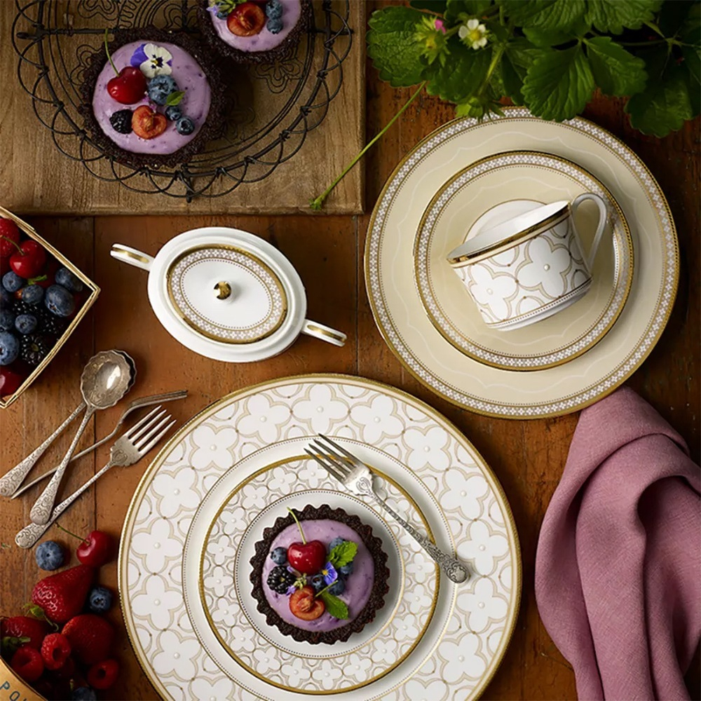 Тарелка обеденная Noritake Трефолио, золотой кант 28 см, фарфор костяной