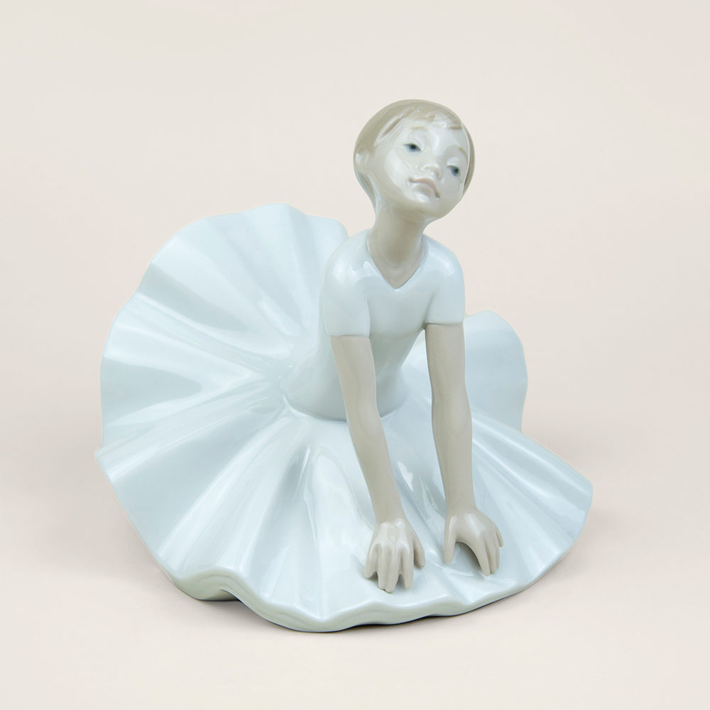 Фарфоровая статуэтка фигурка NAO В размышлении (балерина) NAO-2001612