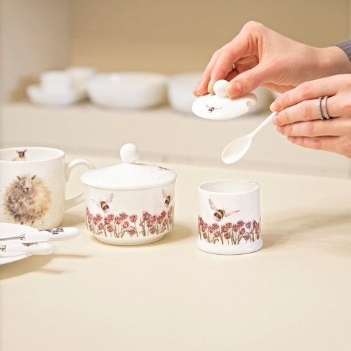 Банка для мёда с ложкой "Забавная фауна. Пчела", RWC WN4091-XD, Великобритания, Wrendale Designs, Royal Worcester