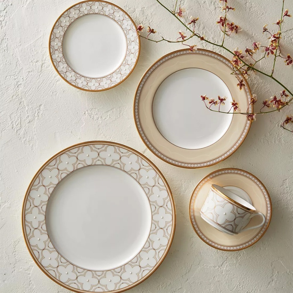 Тарелка закусочная Noritake Трефолио, золотой кант 22 см, фарфор костяной
