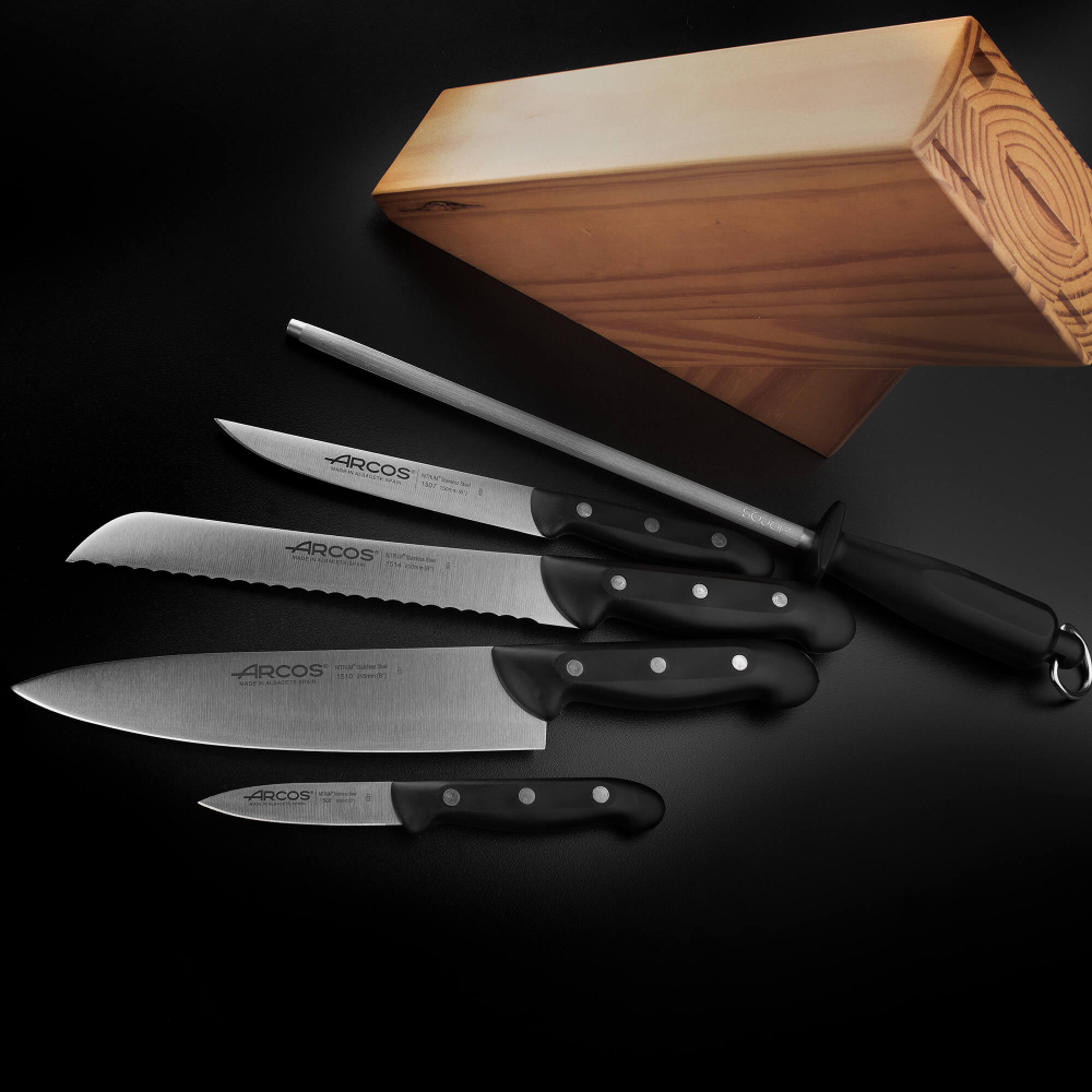 Набор кухонных ножей 4 шт и мусата в деревянной подставке, черный, Maitre, Arcos