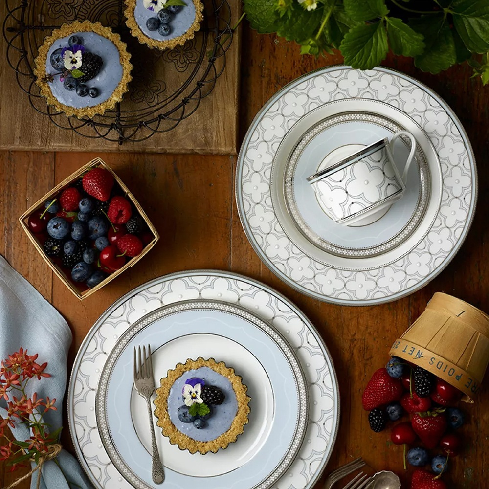 Тарелка обеденная Noritake Трефолио, платиновый кант 28 см, фарфор костяной