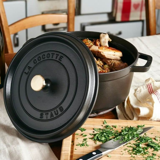 Кокот Staub, чугунный, круглый, объем 6.7 л, диаметр 28 см, черный