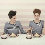 Тарелка десертная Wedgwood Ренессанс 18 см, фарфор, красная