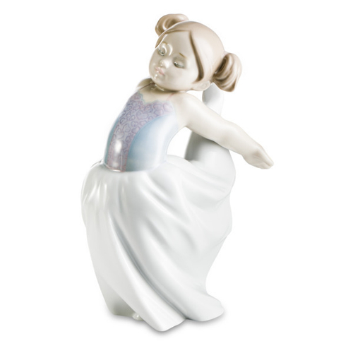 Фигурка NAO Собралась на сцену 19х14х11 см, фарфор