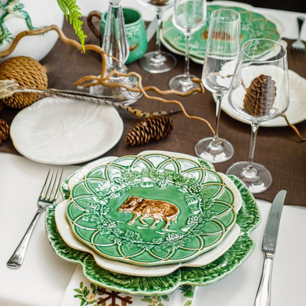 Тарелка обеденная 24 см Bordallo Pinheiro "Охота" Кабан