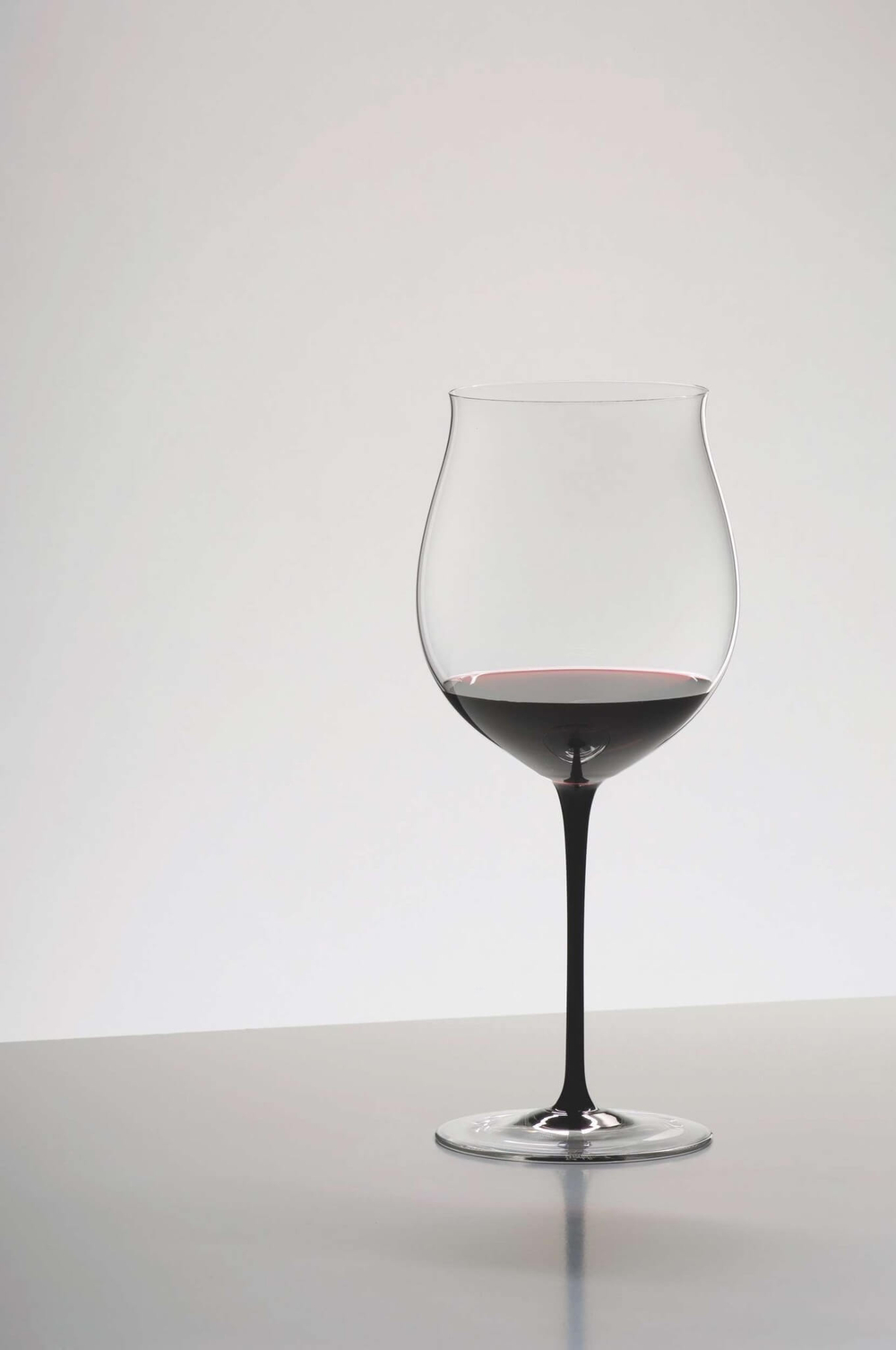 Хрустальный бокал ручной работы для красного вина Burgundy Grand Cru, 1050 мл, Sommeliers Black Tie, Riedel